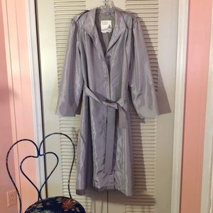 "LONDONTOWNE" PLATINUM RAINCOAT  NWOT sz12
